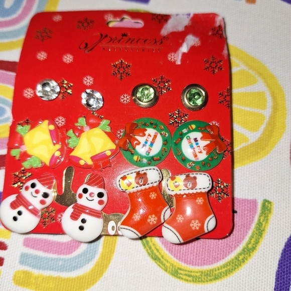 Christmas Holiday Earrings 6 Pair on Card - Picture 1 of 2